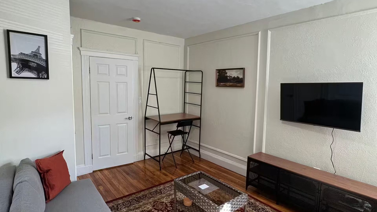 Photo of Livingroom in North Brookline