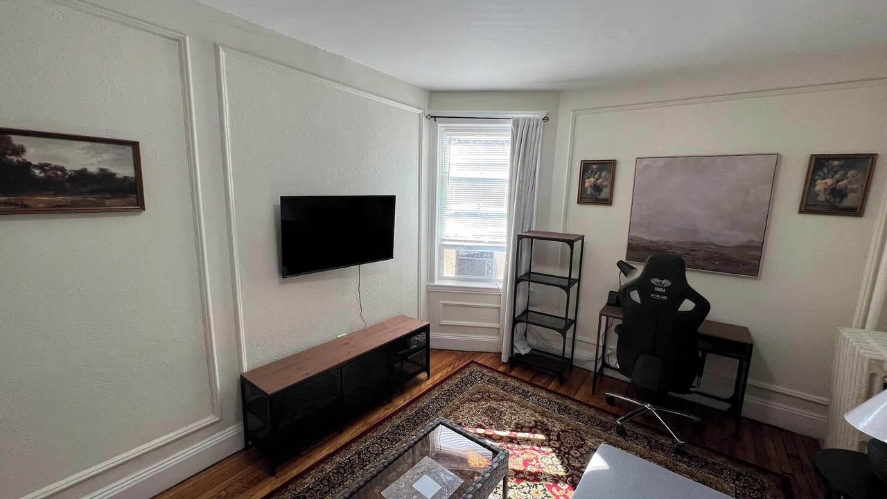 Photo of Livingroom in North Brookline