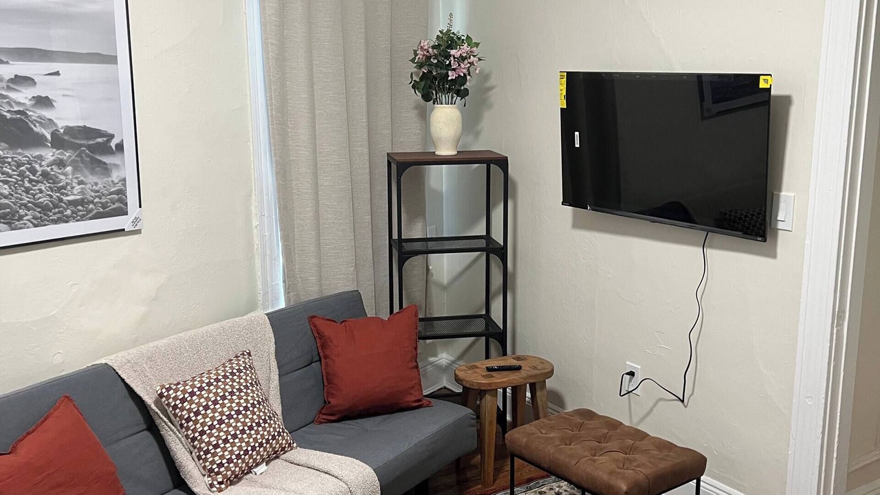 Photo of Livingroom in North Brookline