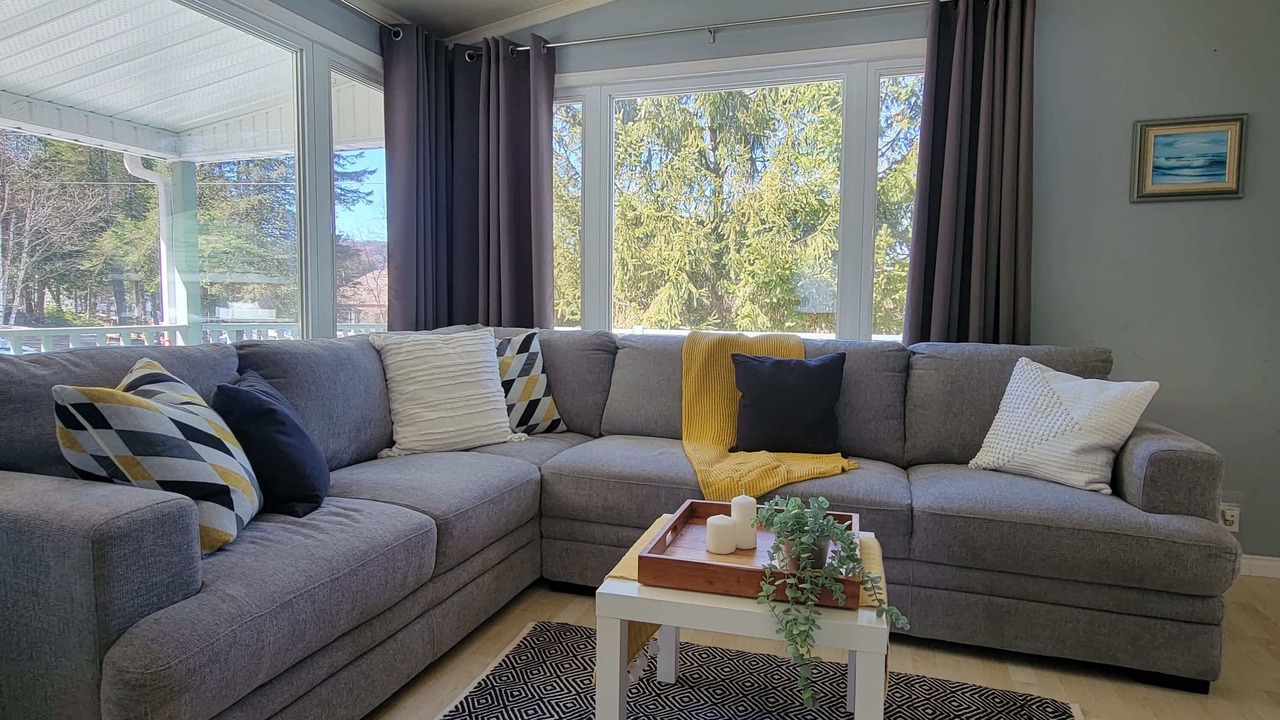 Photo of Livingroom in Amherst
