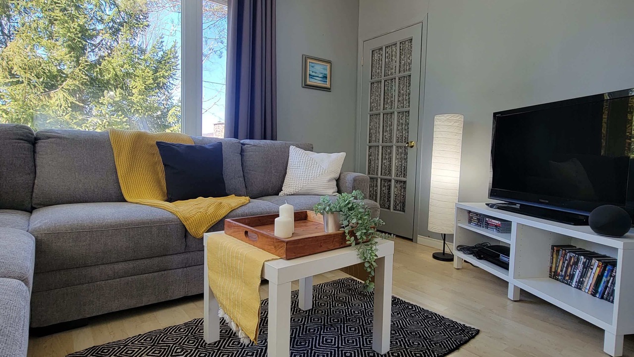 Photo of Livingroom in Amherst