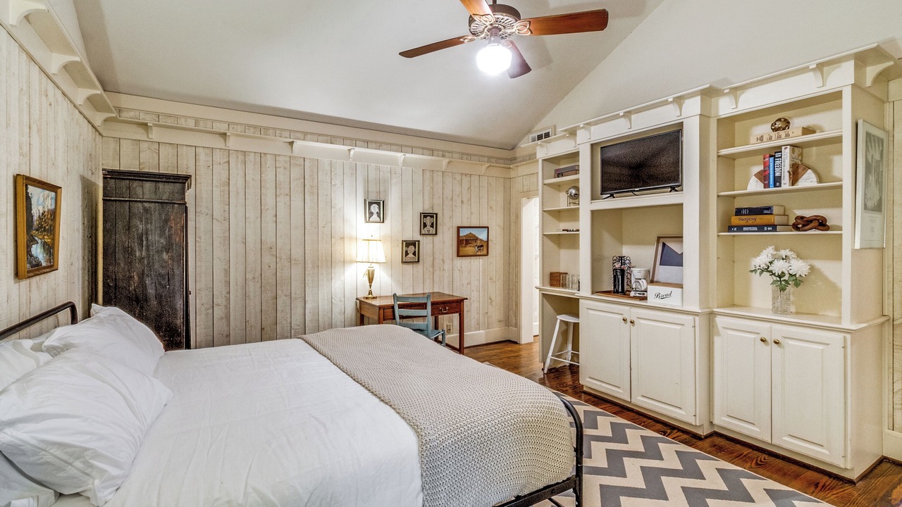 Photo of Bedroom in Lakewood