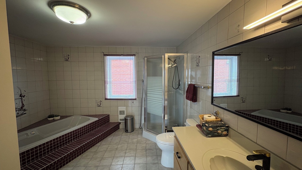 Photo of Bathroom in Laprairie