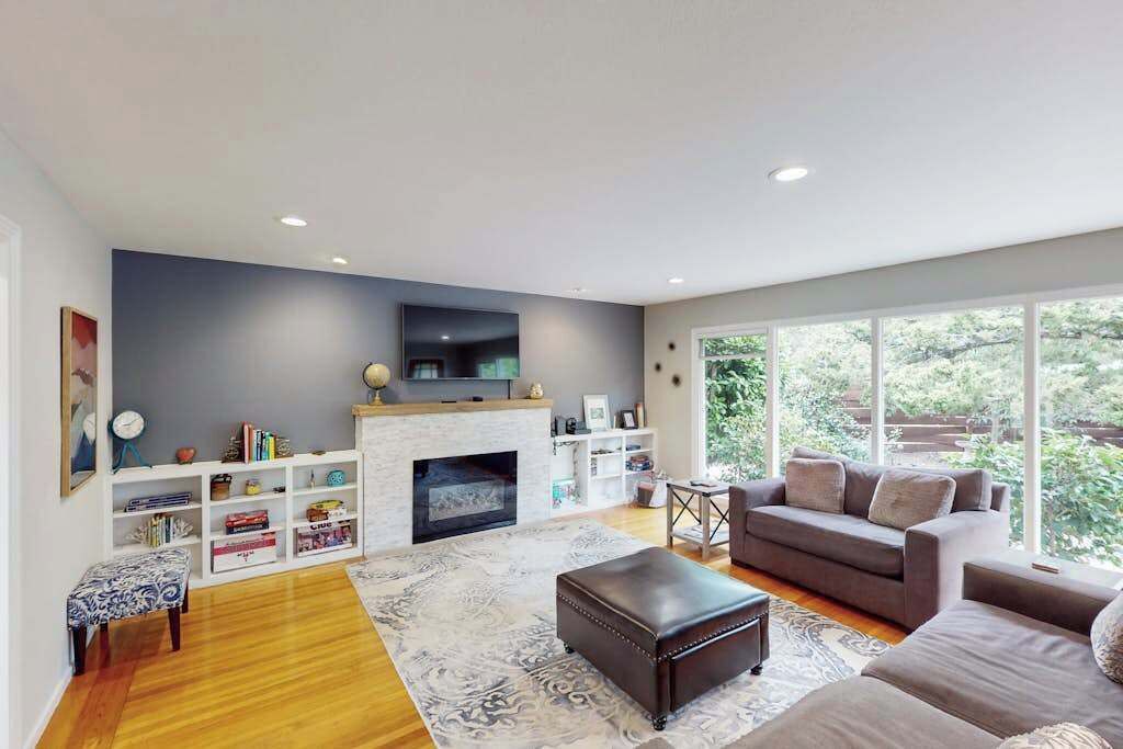 Photo of Livingroom in Junior College Neighborhood Association