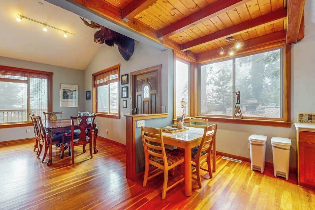 Photo of Bedroom in Timber Cove