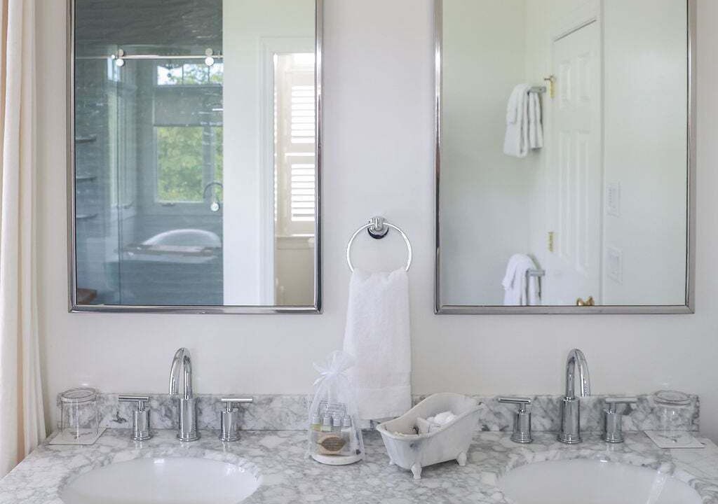 Photo of Bathroom in White Hall