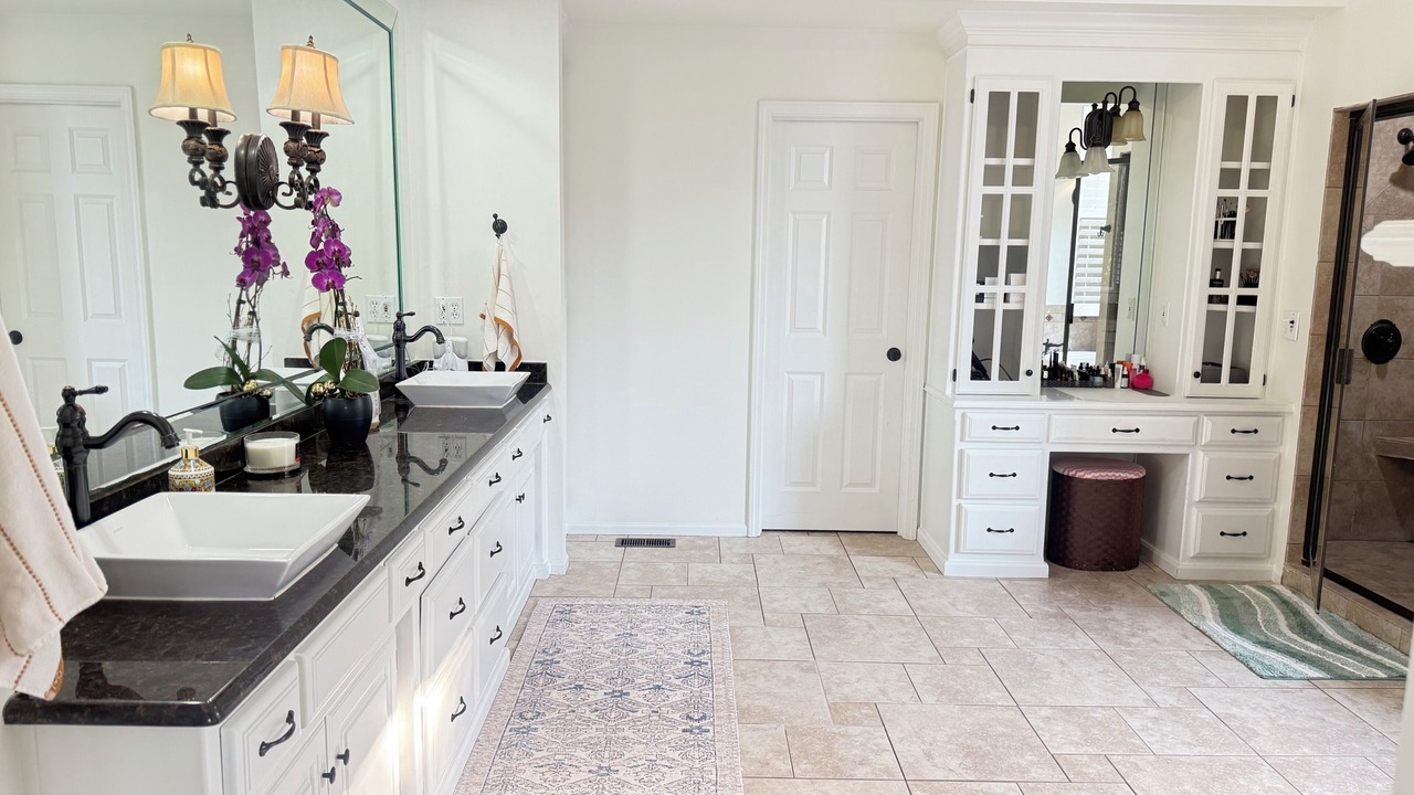 Photo of Bathroom in Leawood