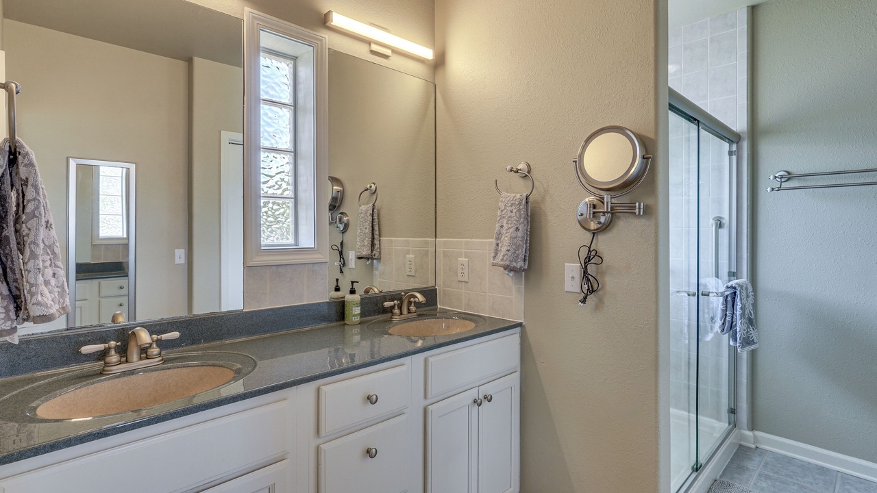 Photo of Bathroom in Roach