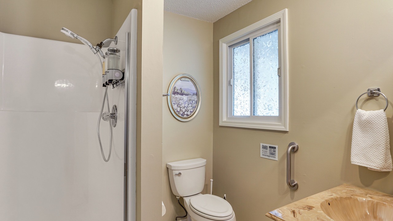 Photo of Bathroom in Roach