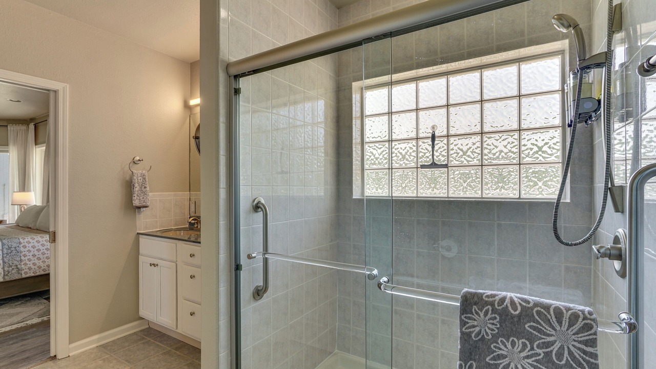 Photo of Bathroom in Roach