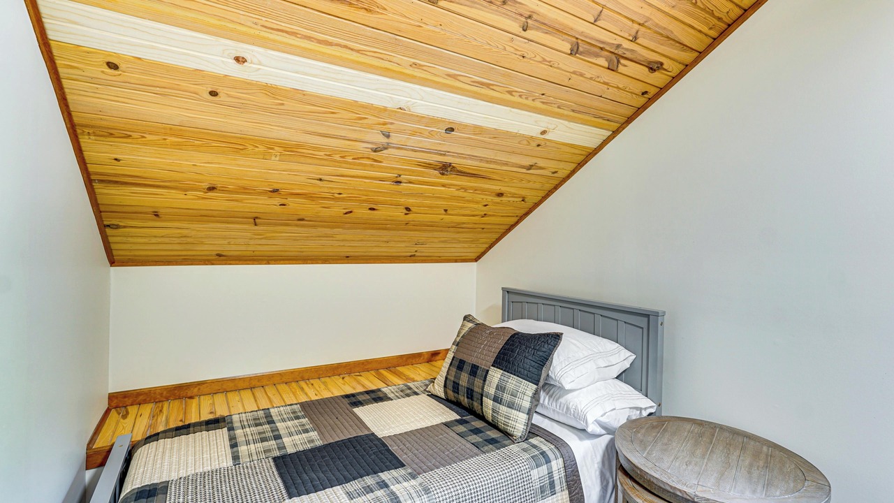 Photo of Bedroom in Roach