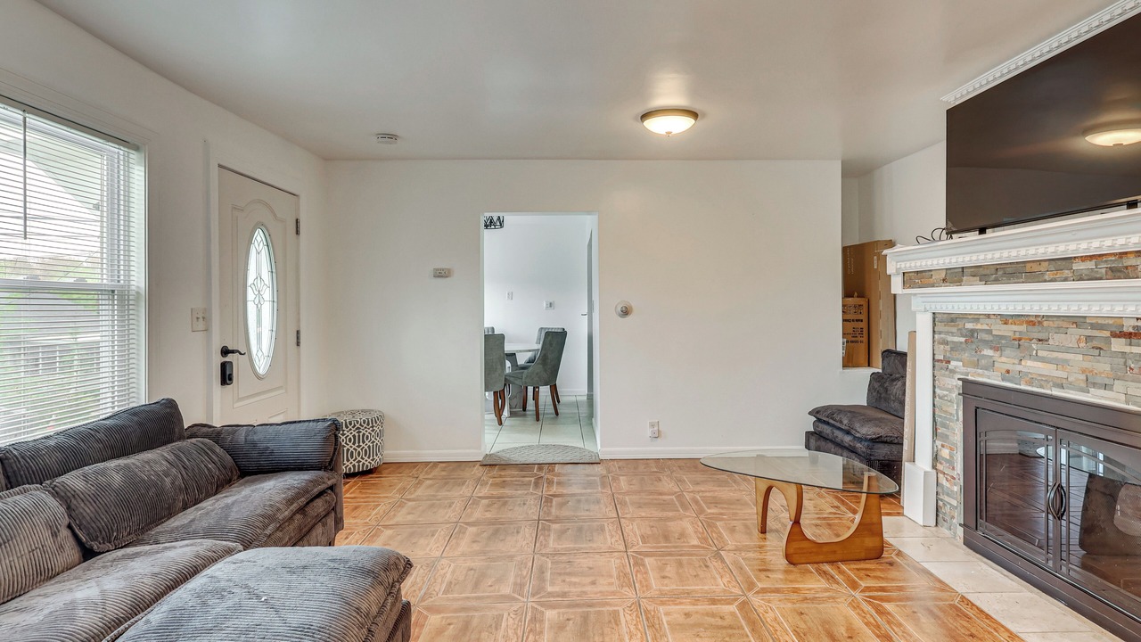 Photo of Livingroom in Lincoln Park