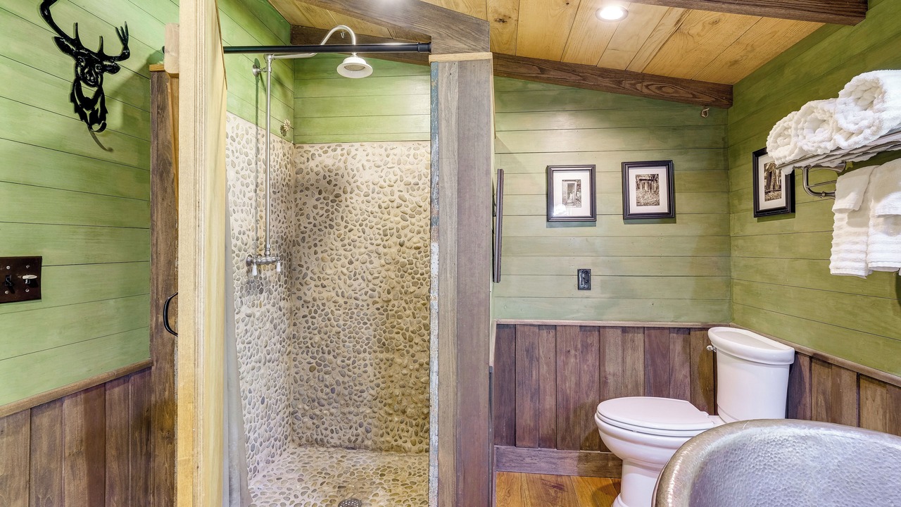 Photo of Bathroom in Peaks