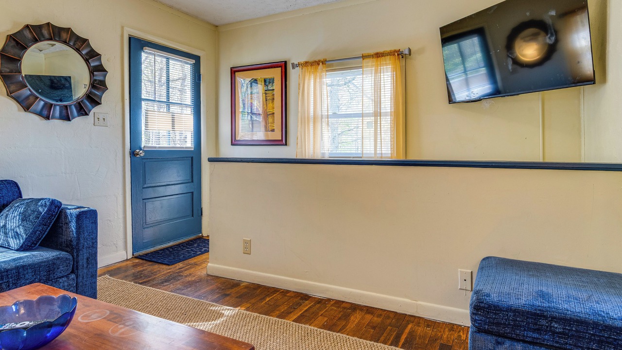 Photo of Livingroom in Monticello