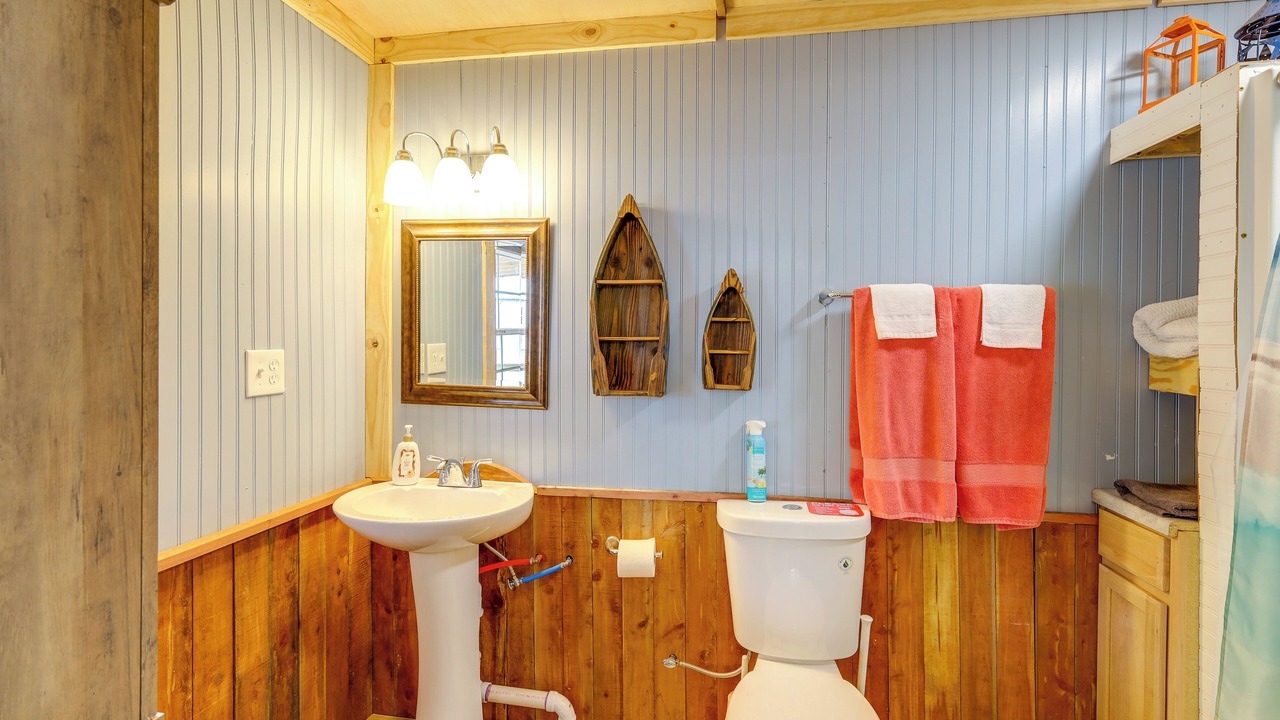 Photo of Bathroom in Higden