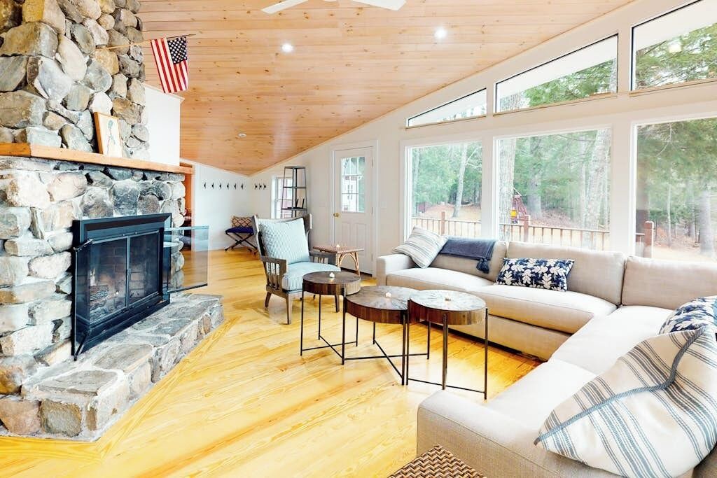 Photo of Livingroom in Nobleboro