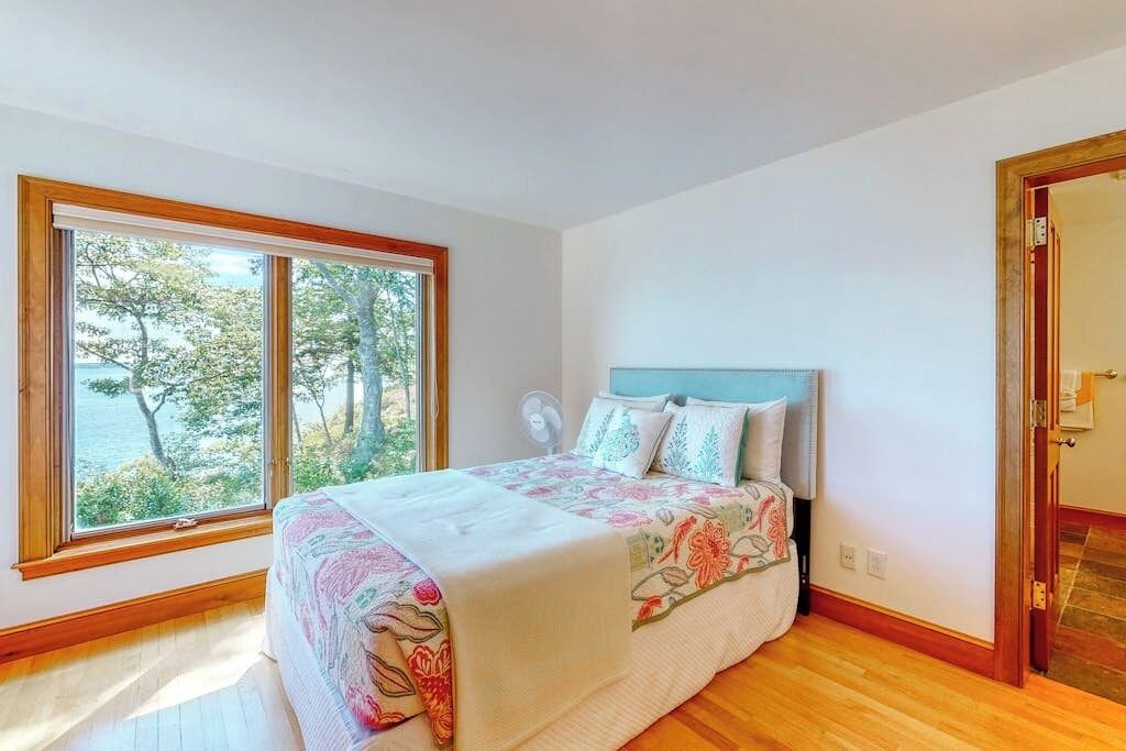 Photo of Bedroom in Isle of Springs