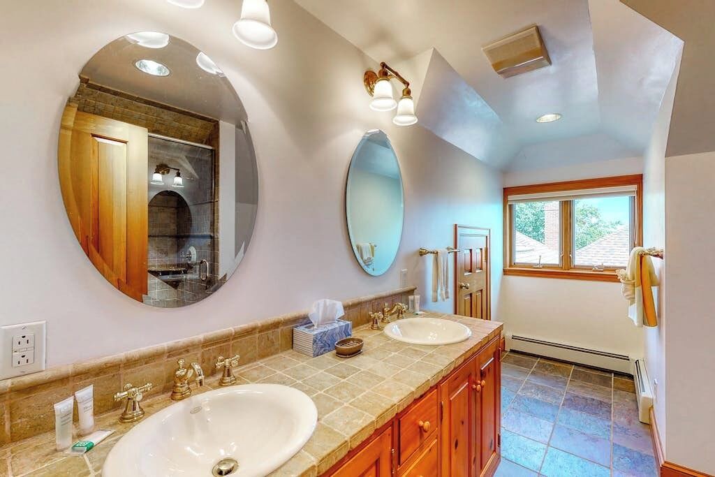 Photo of Bathroom in Isle of Springs