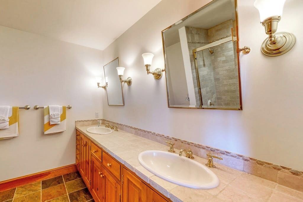Photo of Bathroom in Isle of Springs