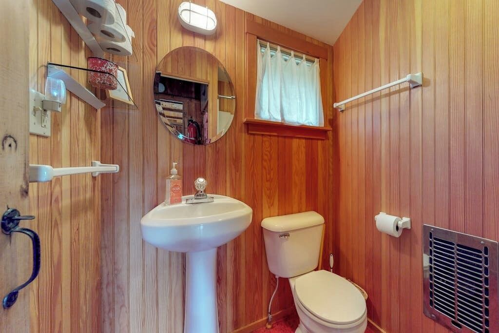 Photo of Bathroom in East Boothbay