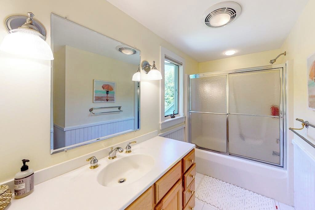 Photo of Bathroom in New Harbor
