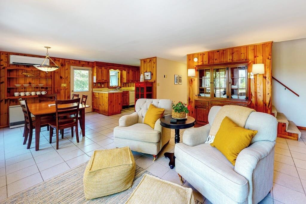 Photo of Livingroom in New Harbor