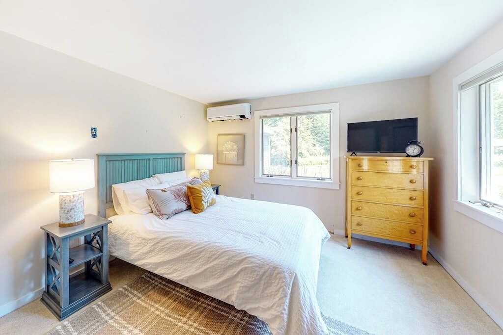 Photo of Bedroom in New Harbor