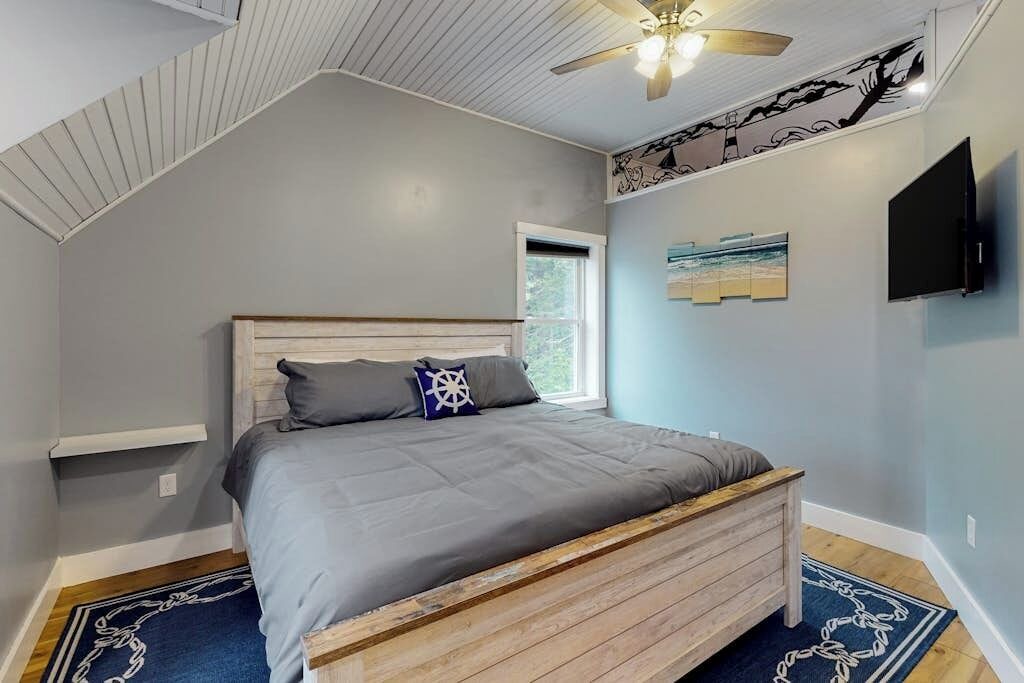 Photo of Bedroom in Boothbay