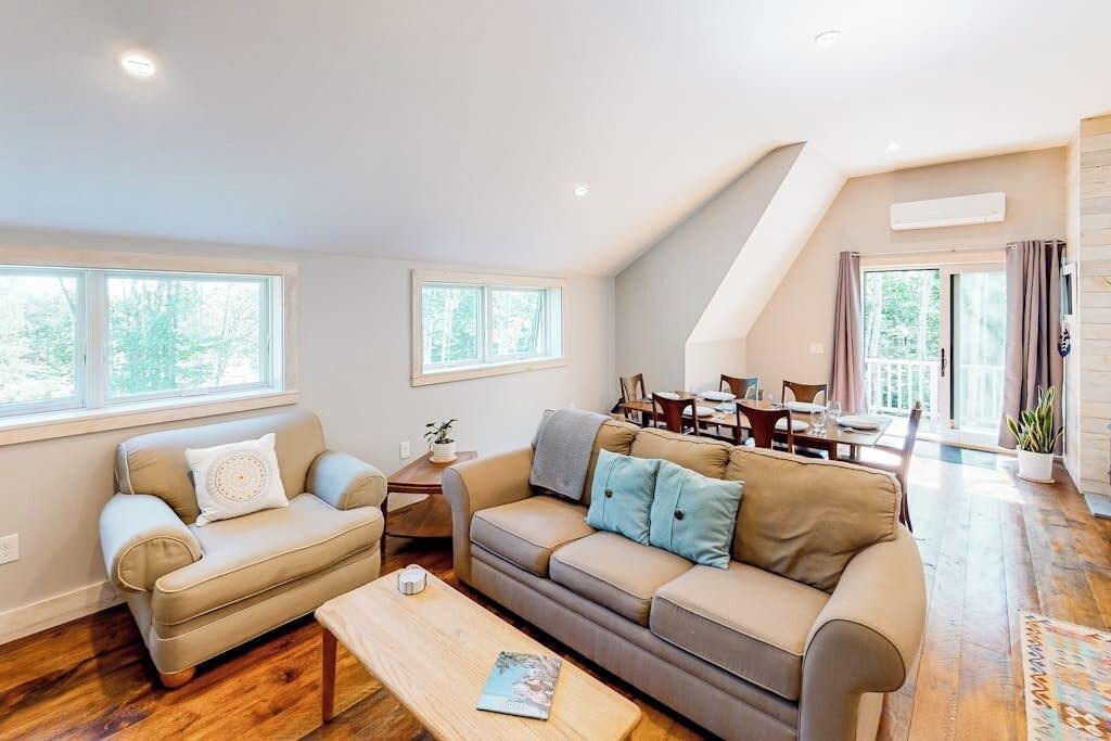 Photo of Livingroom in Lamoine