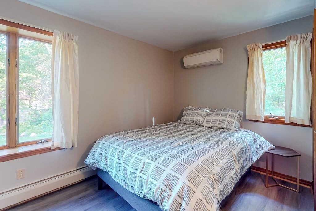 Photo of Bedroom in Damariscotta