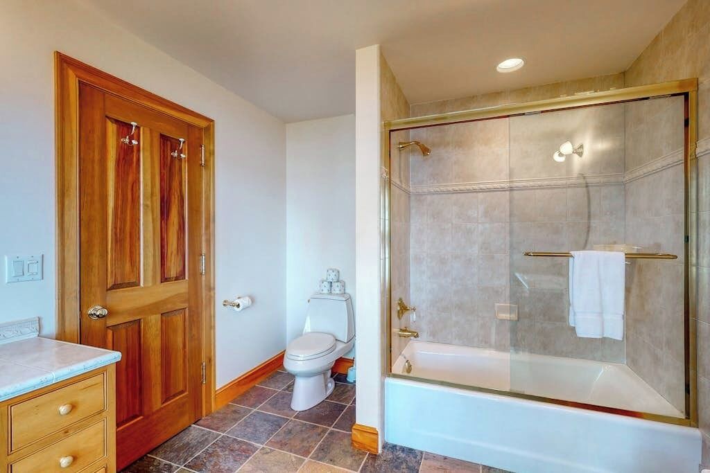 Photo of Bathroom in Isle of Springs