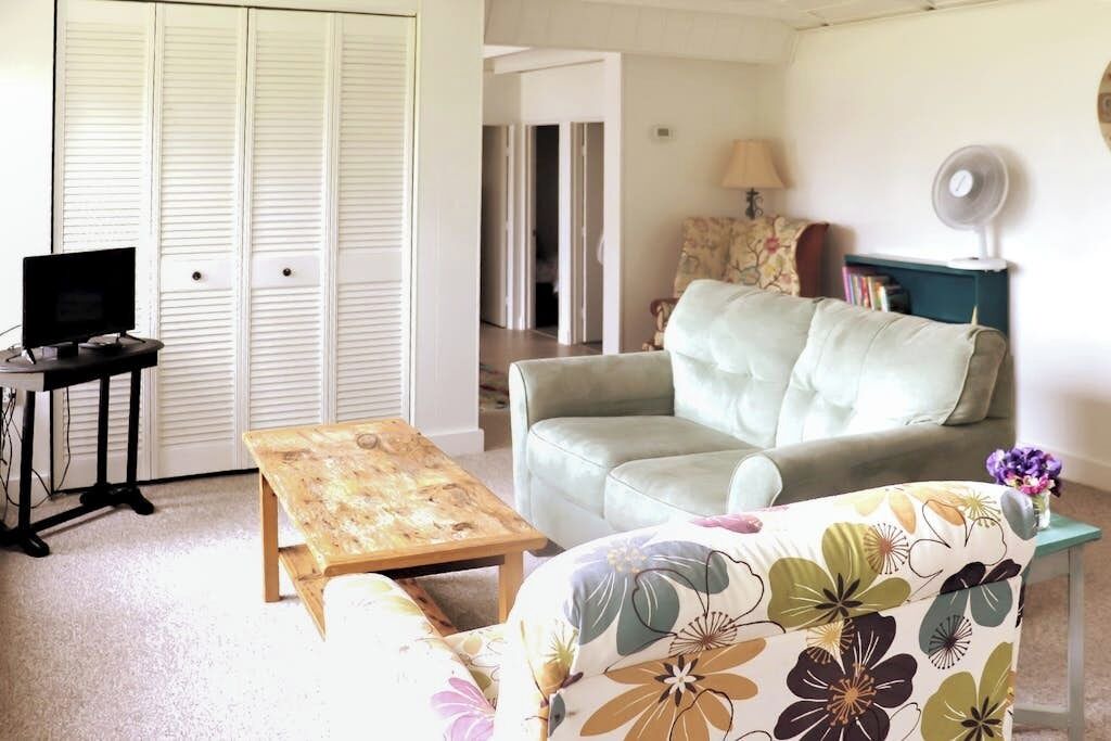 Photo of Livingroom in New Harbor