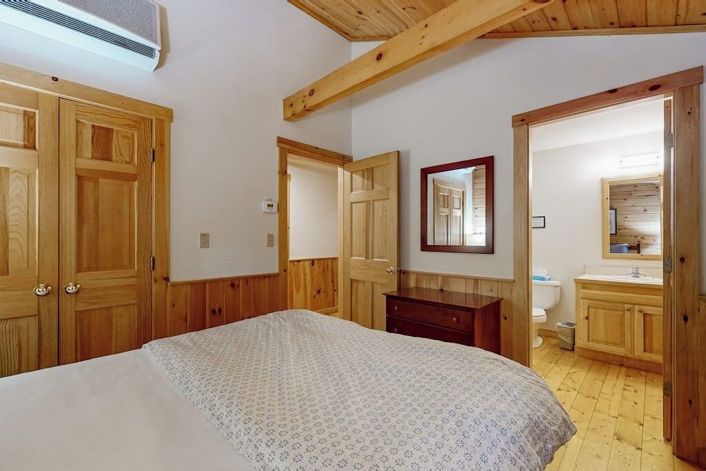 Photo of Bedroom in Northport