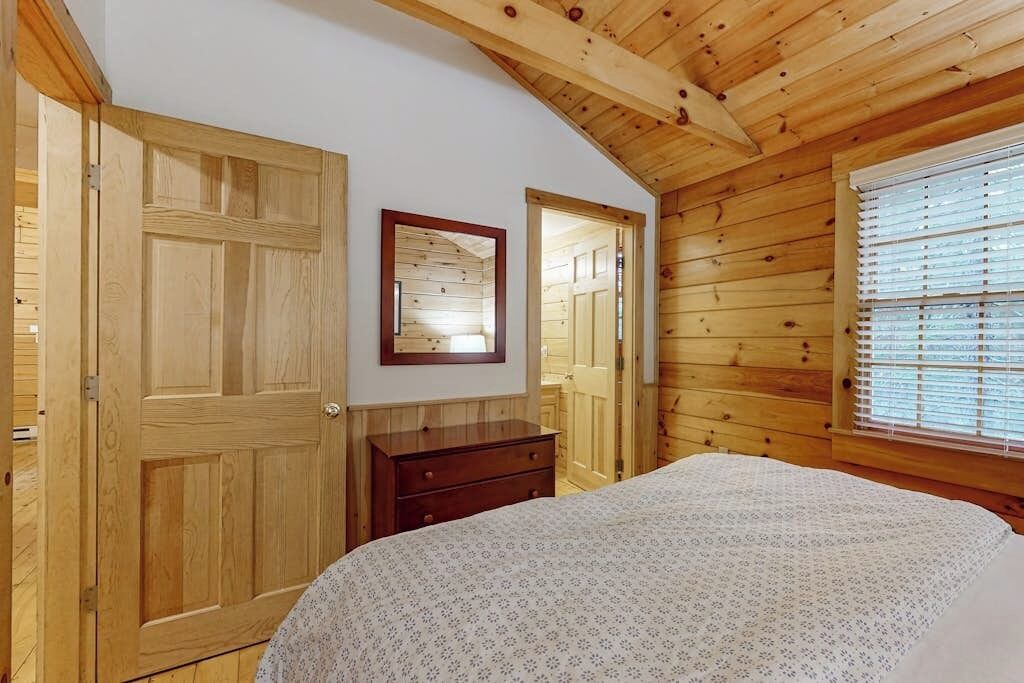 Photo of Bedroom in Northport