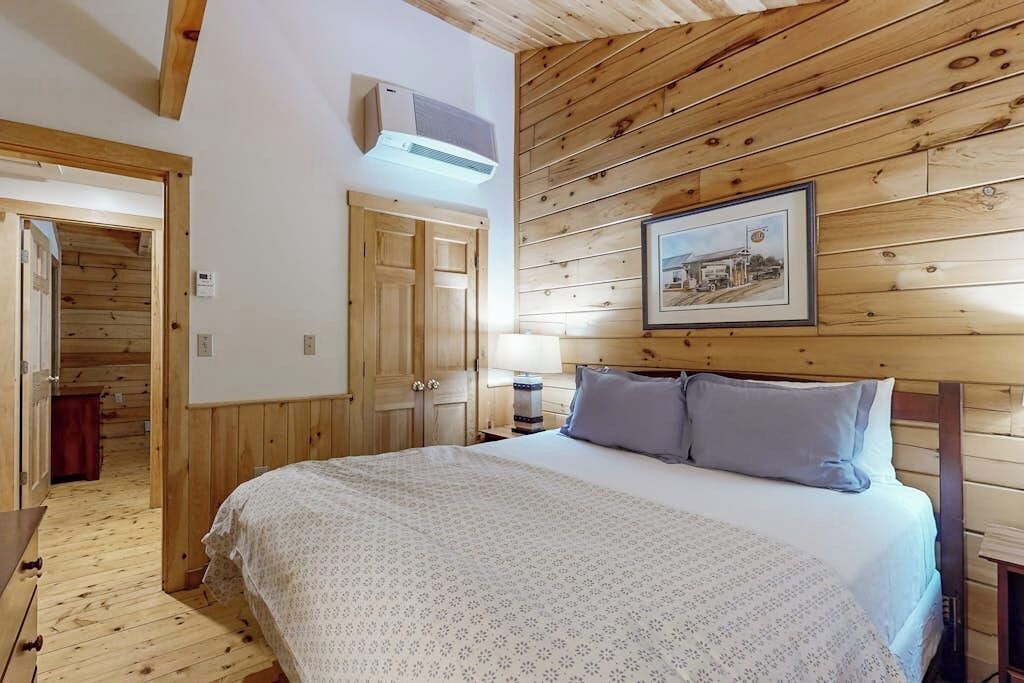 Photo of Bedroom in Northport