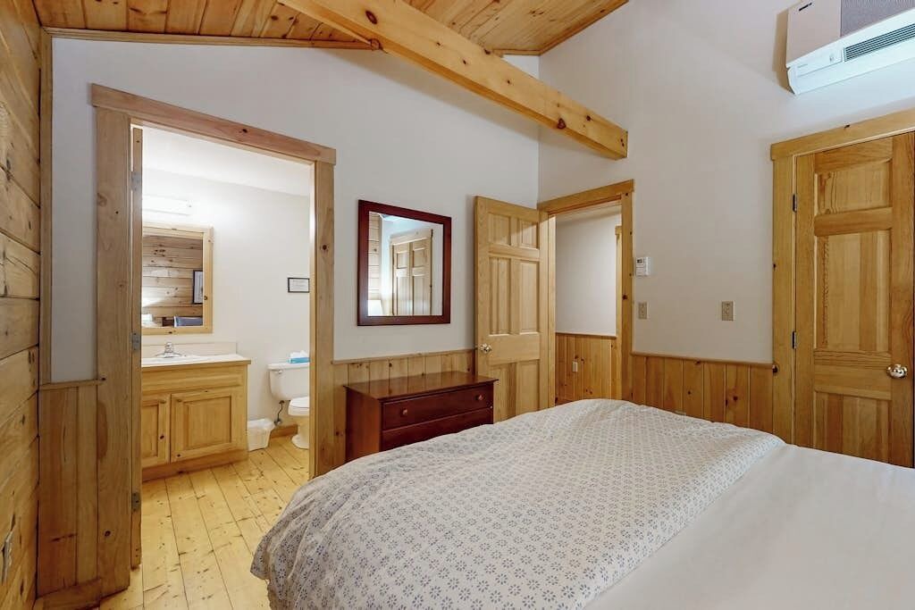 Photo of Bedroom in Northport