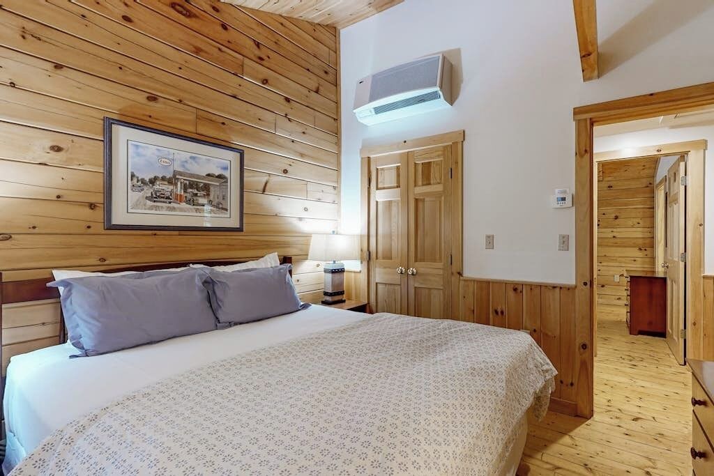 Photo of Bedroom in Northport