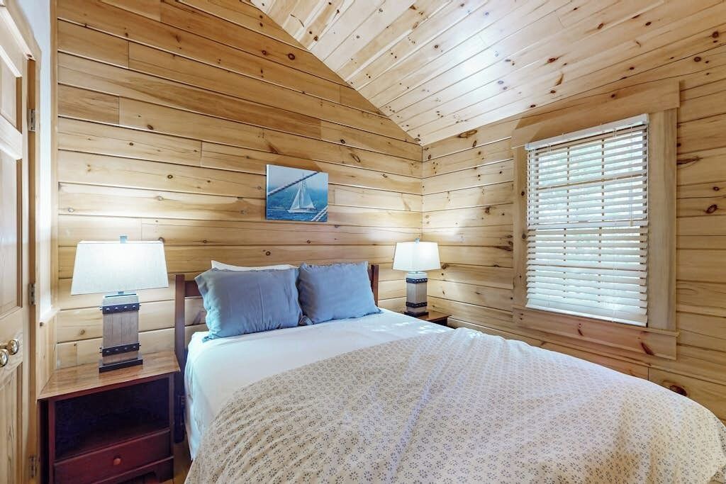 Photo of Bedroom in Northport