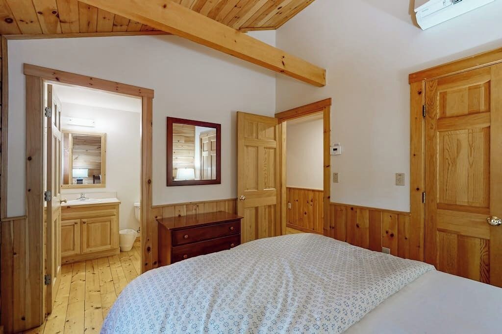 Photo of Bedroom in Northport