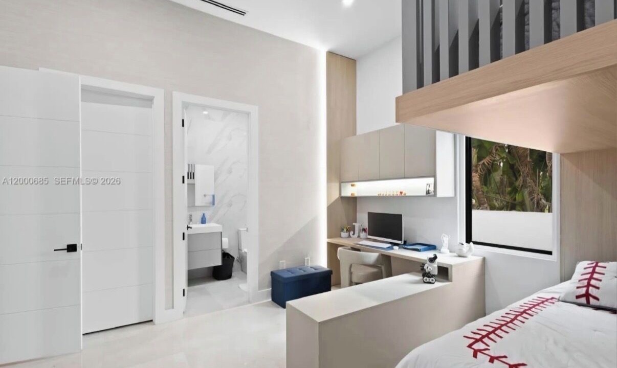 Photo of Bedroom in Ludlam