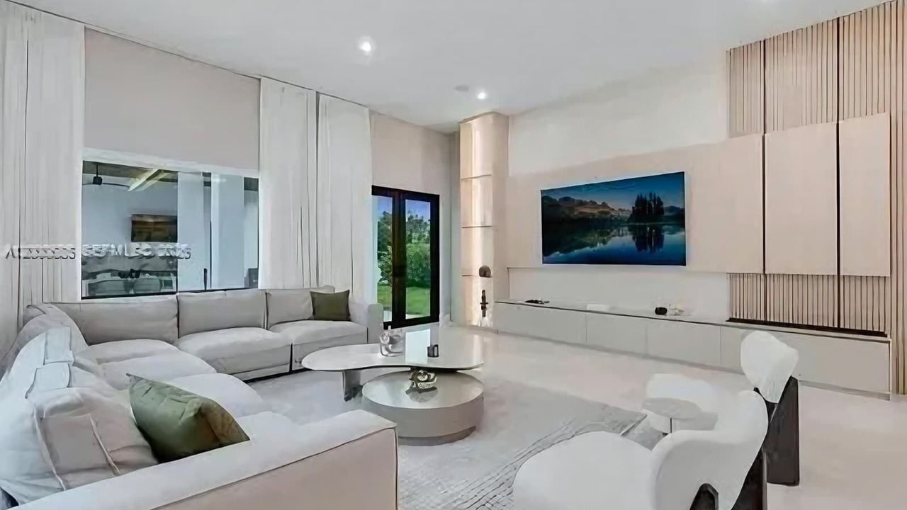 Photo of Livingroom in Ludlam