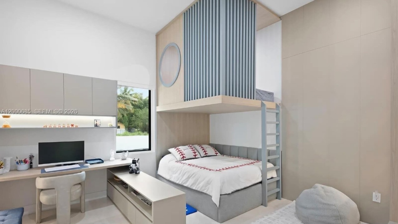 Photo of Bedroom in Ludlam
