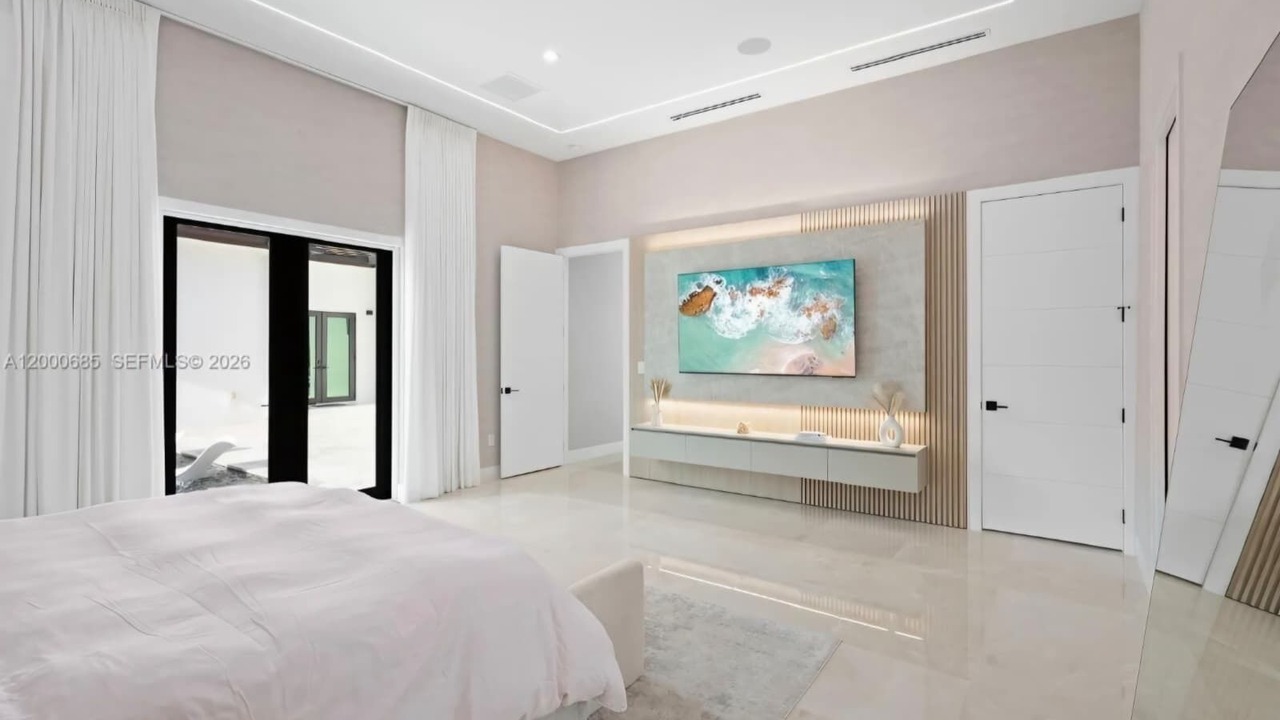 Photo of Bedroom in Ludlam