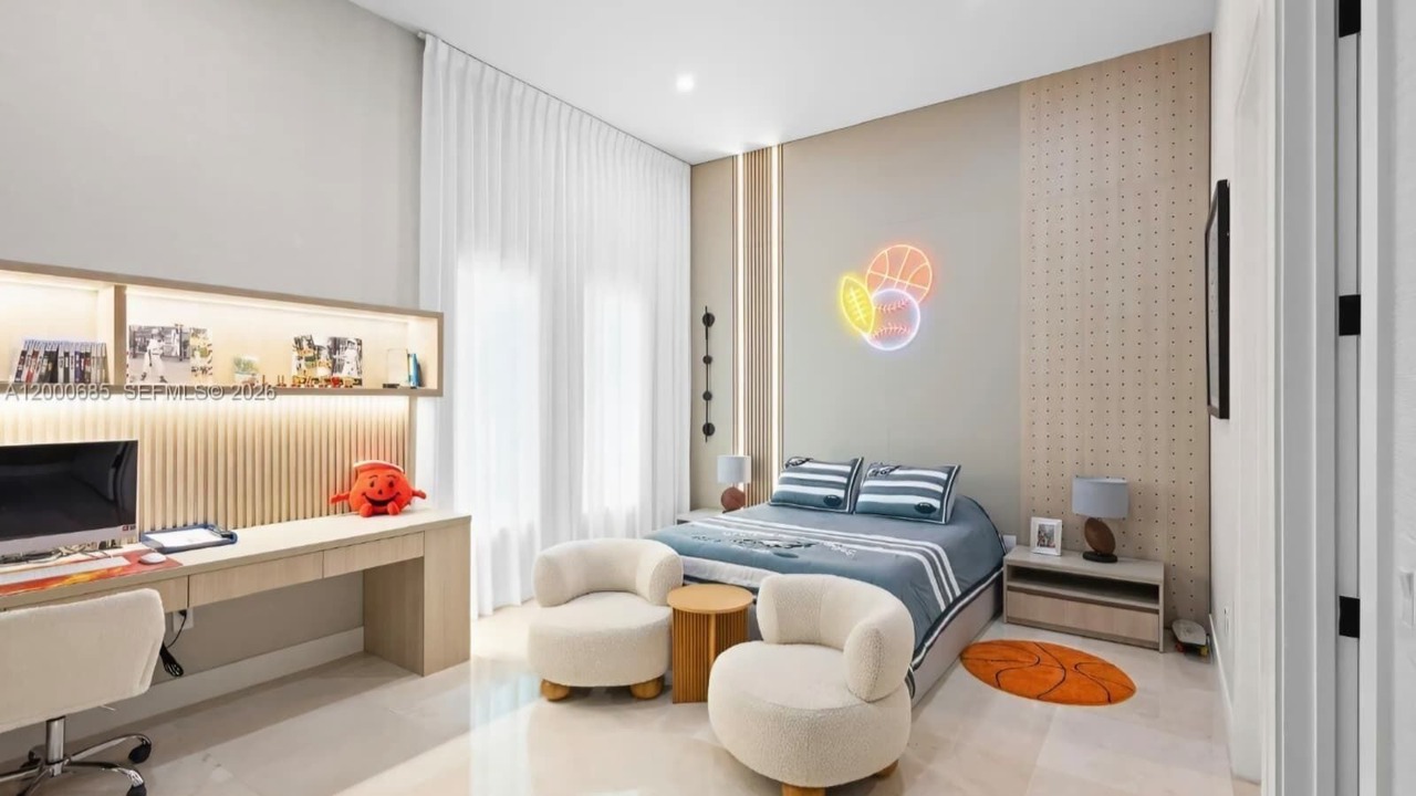 Photo of Bedroom in Ludlam