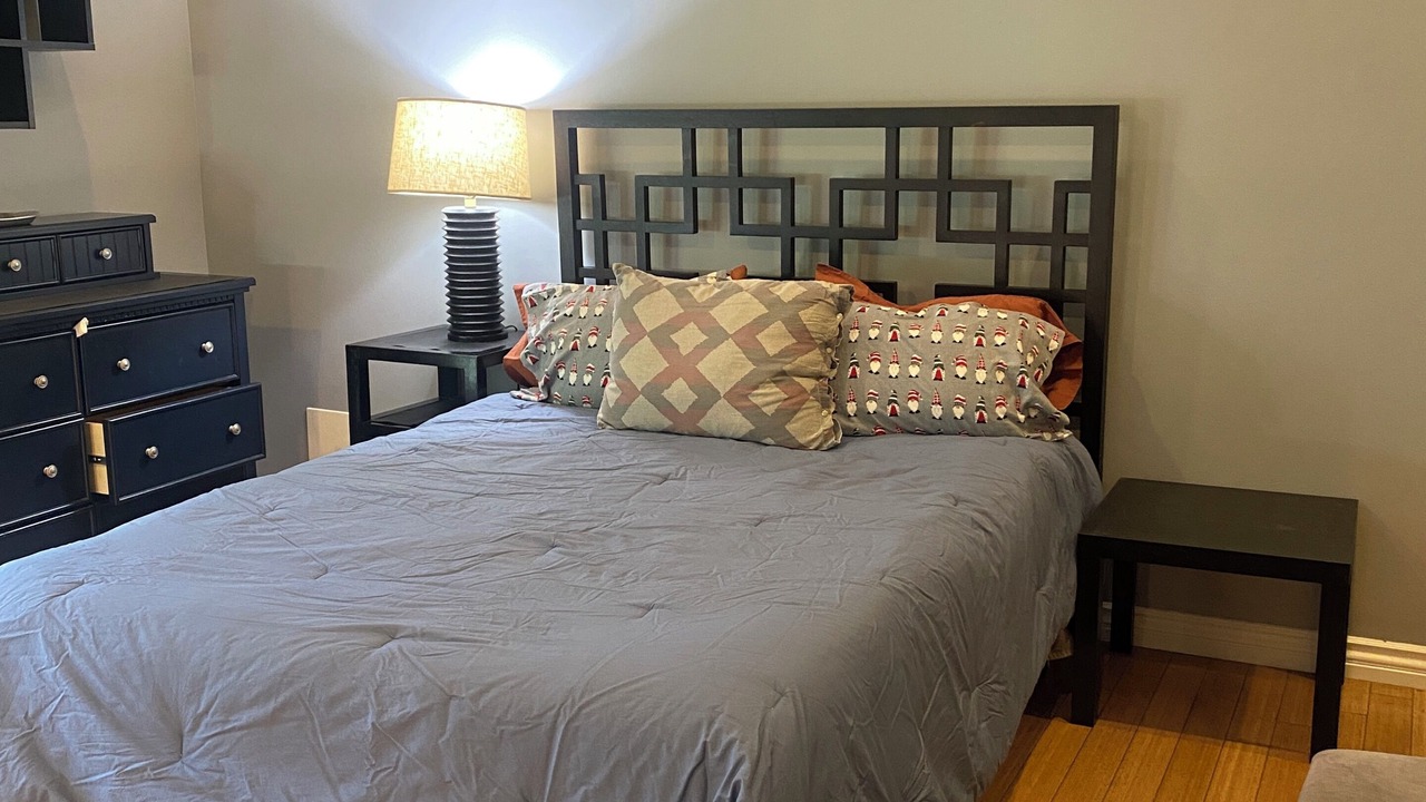 Photo of Bedroom in Valley Glen