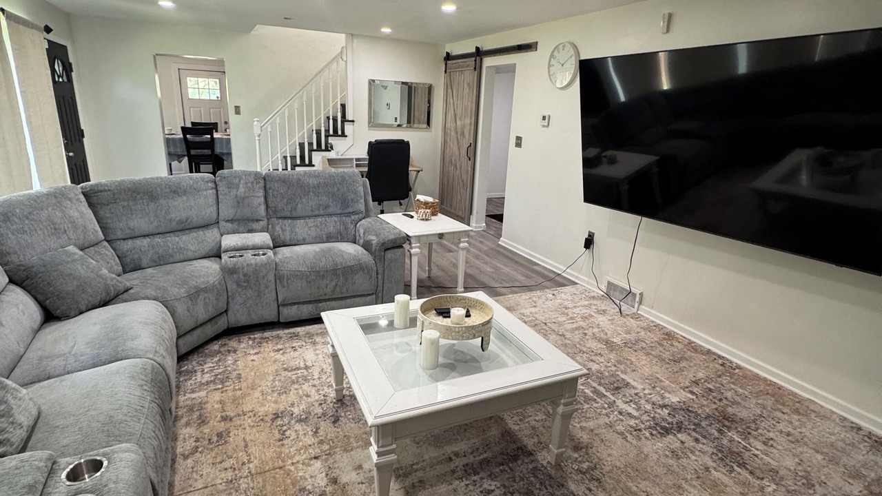 Photo of Livingroom in Forest Hills