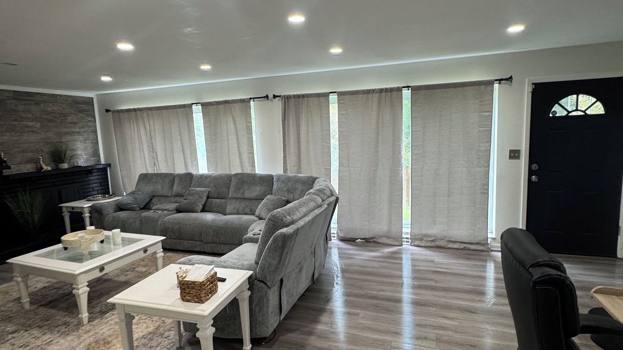 Photo of Livingroom in Forest Hills