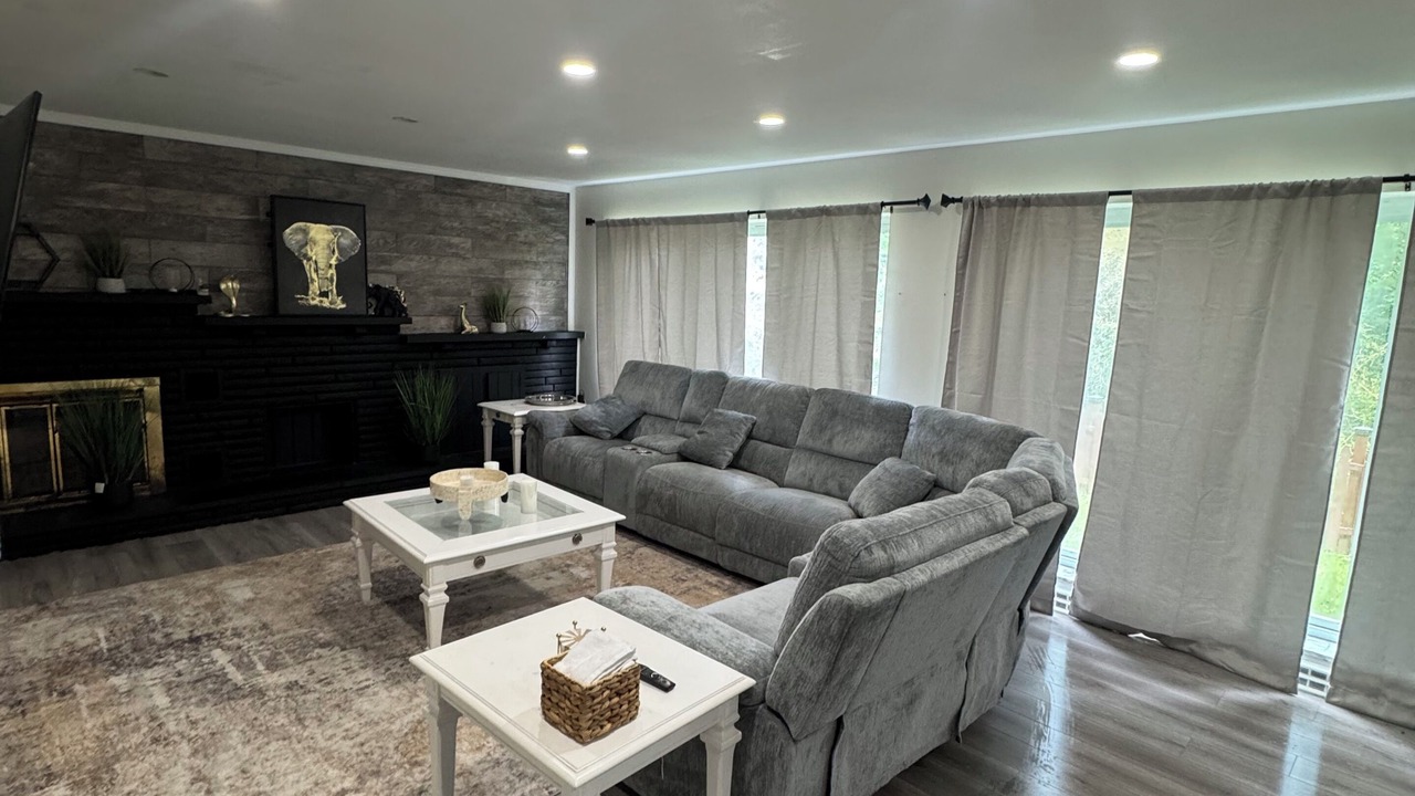 Photo of Livingroom in Forest Hills