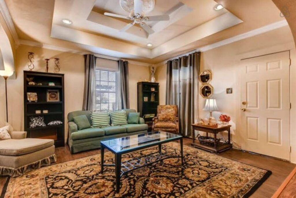 Photo of Livingroom in Central Arlington