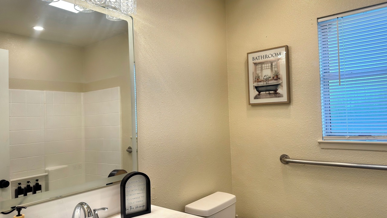 Photo of Bathroom in Hanford